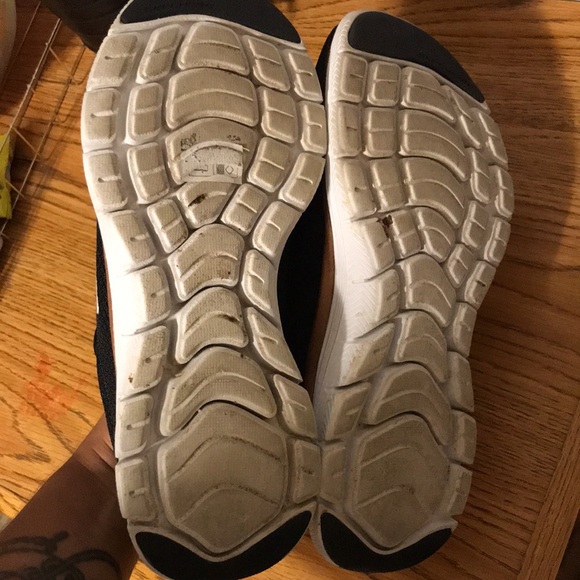 Comfy sneakers 👟🖤 - Picture 7 of 12